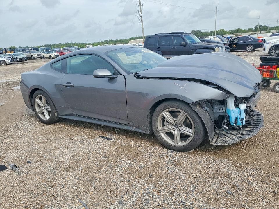 2026 FORD MUSTANG 4
