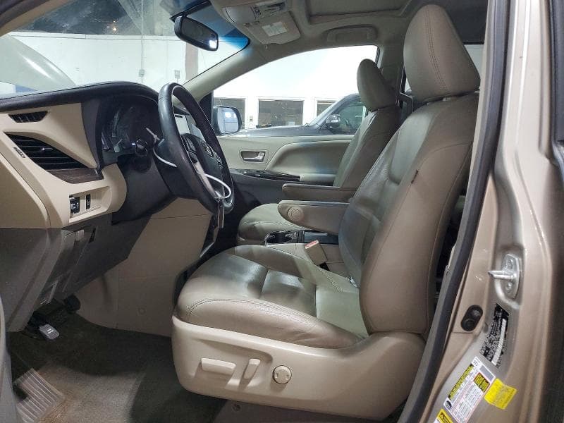 2017 TOYOTA SIENNA XLE 8-PASSENGER 7