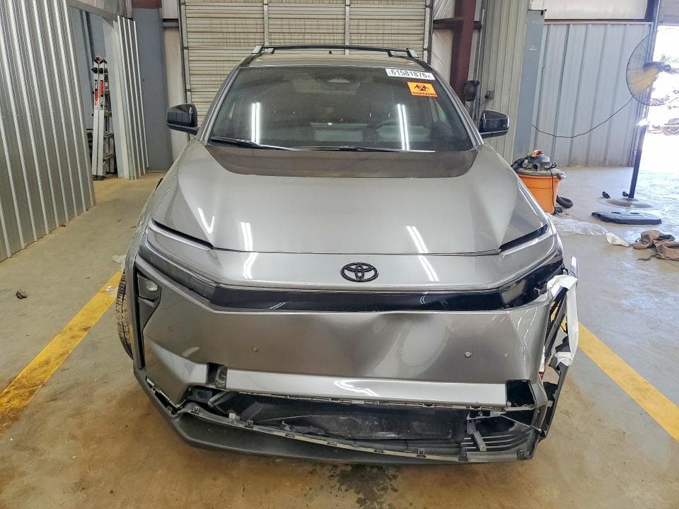 2026 TOYOTA BZ XLE 5