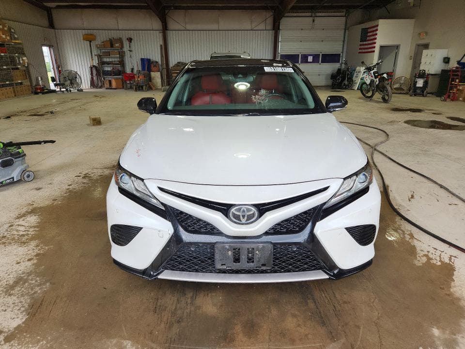 2018 TOYOTA CAMRY XSE 5