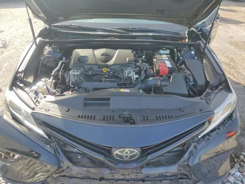 2018 TOYOTA CAMRY SE 11