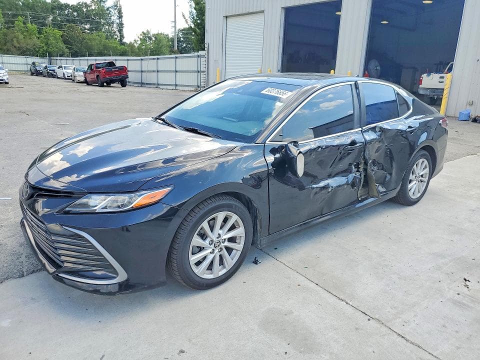 2022 TOYOTA CAMRY LE - 1