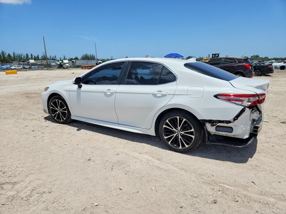 2019 TOYOTA CAMRY SE 2