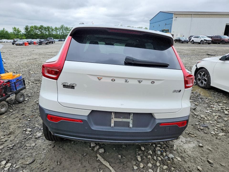 2025 VOLVO XC40 PLUS 6