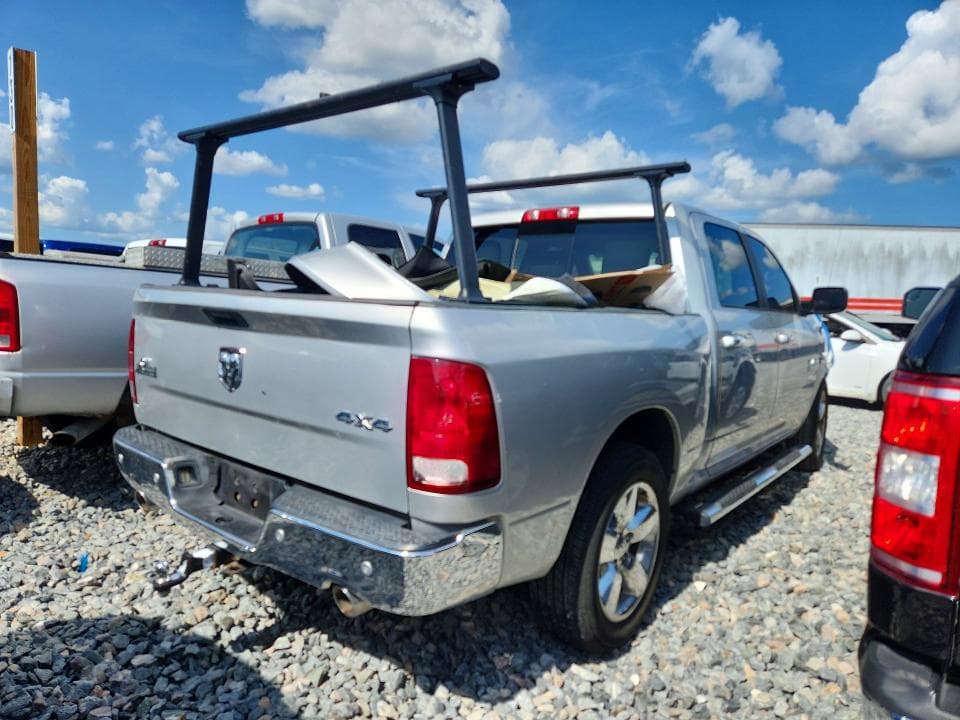 2017 RAM 1500 SLT 3