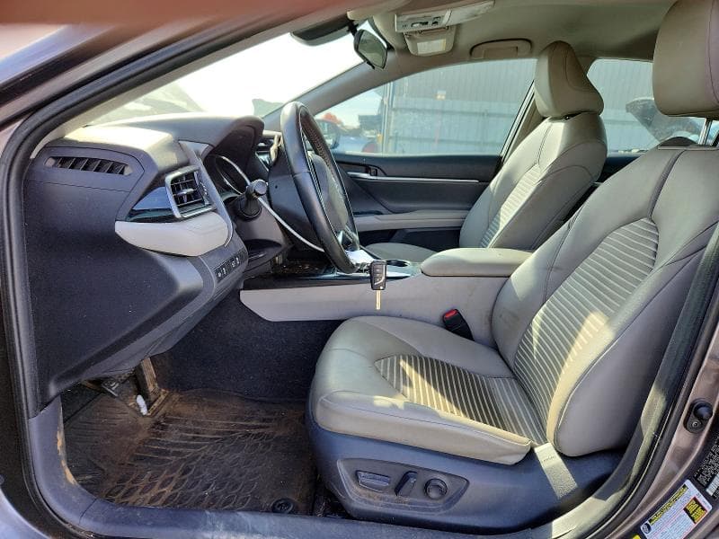 2020 TOYOTA CAMRY SE 7