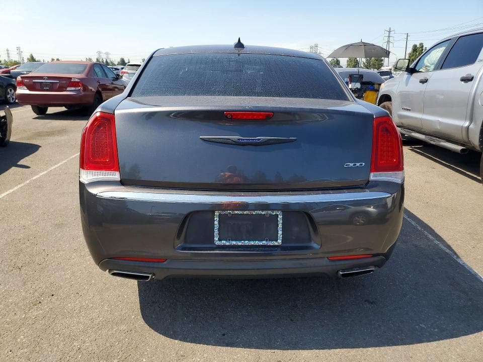 2019 CHRYSLER 300 LIMITED 6