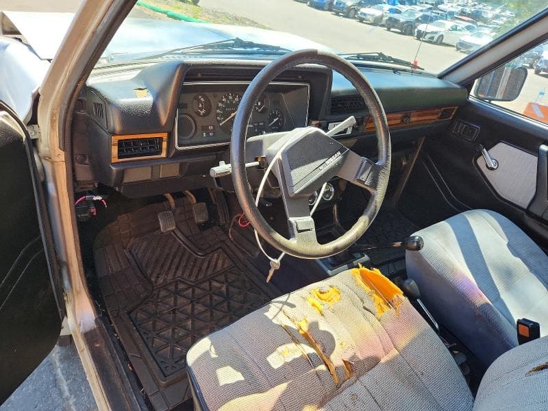 1984 DATSUN 720 KING CAB 4X4 8