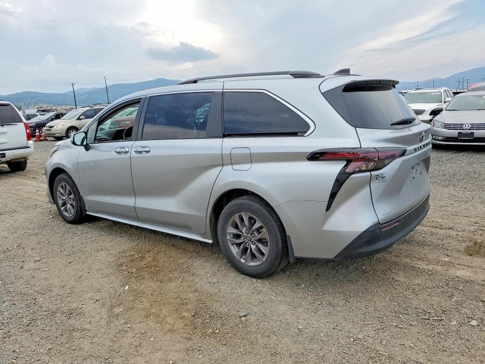 2023 TOYOTA SIENNA XLE 2