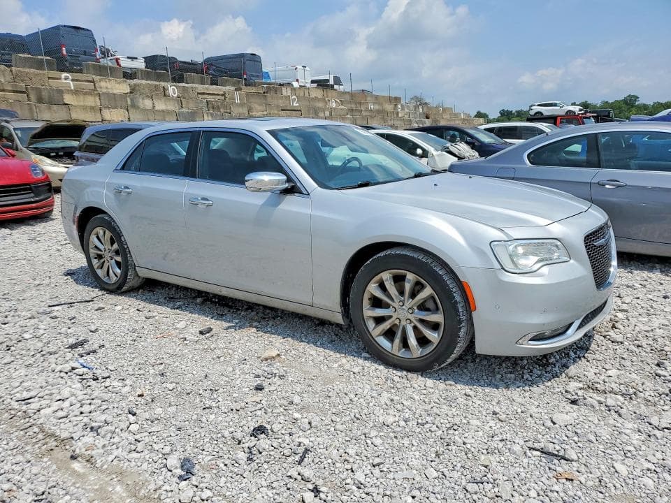 2019 CHRYSLER 300 LIMITED 4