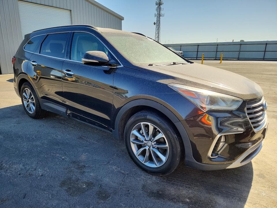 2017 HYUNDAI SANTA FE SE 4