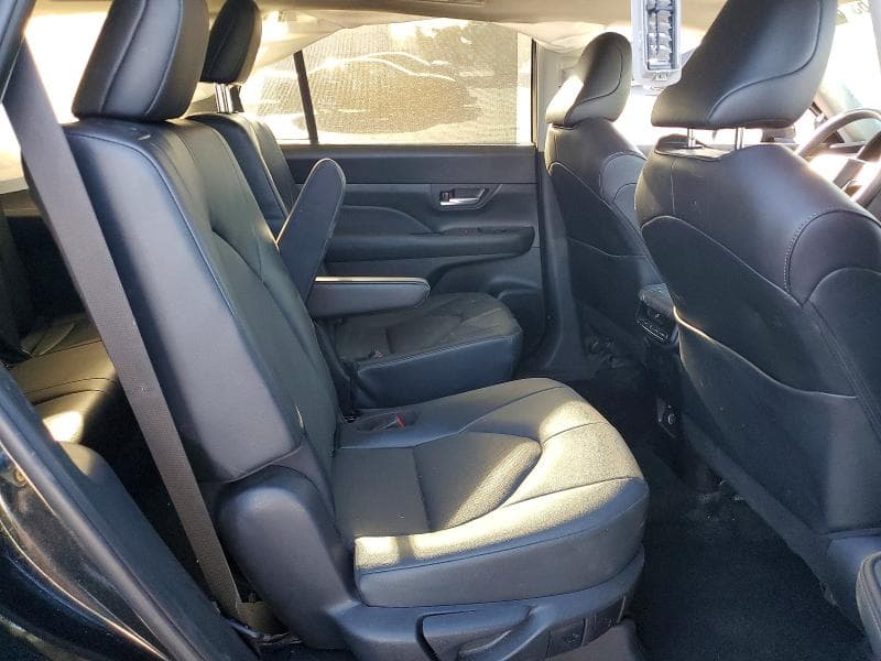 2025 TOYOTA GRAND HIGHLANDER XLE 11