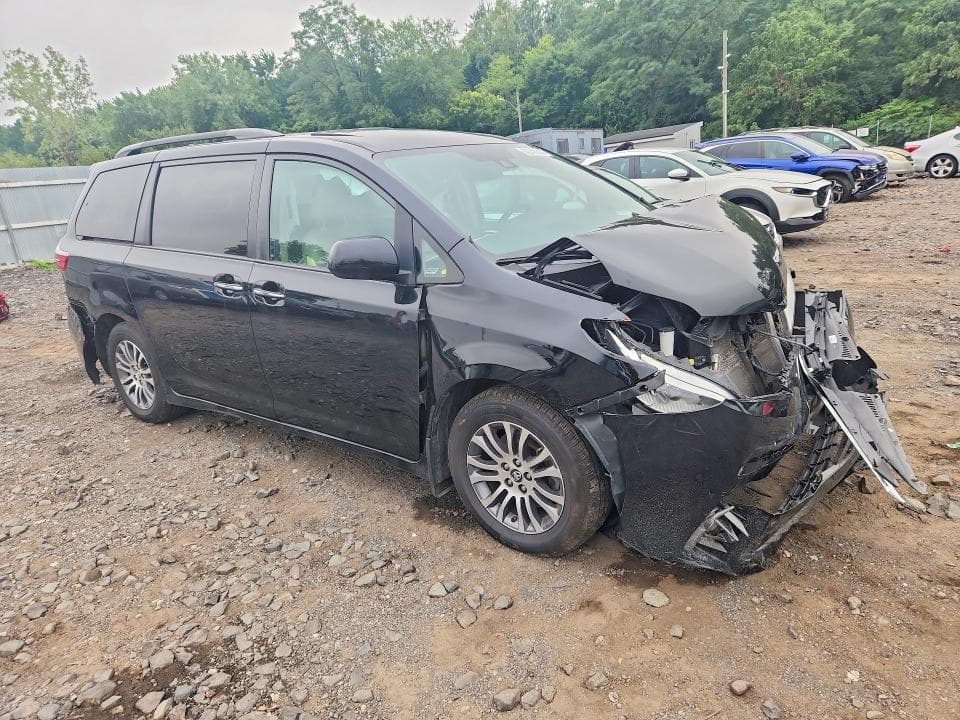 2020 TOYOTA SIENNA XLE 8-PASSENGER 4