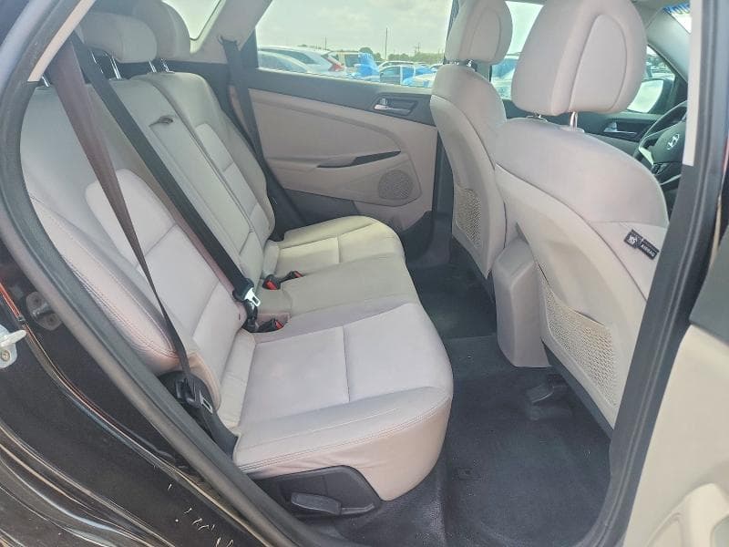 2017 HYUNDAI TUCSON SE 11