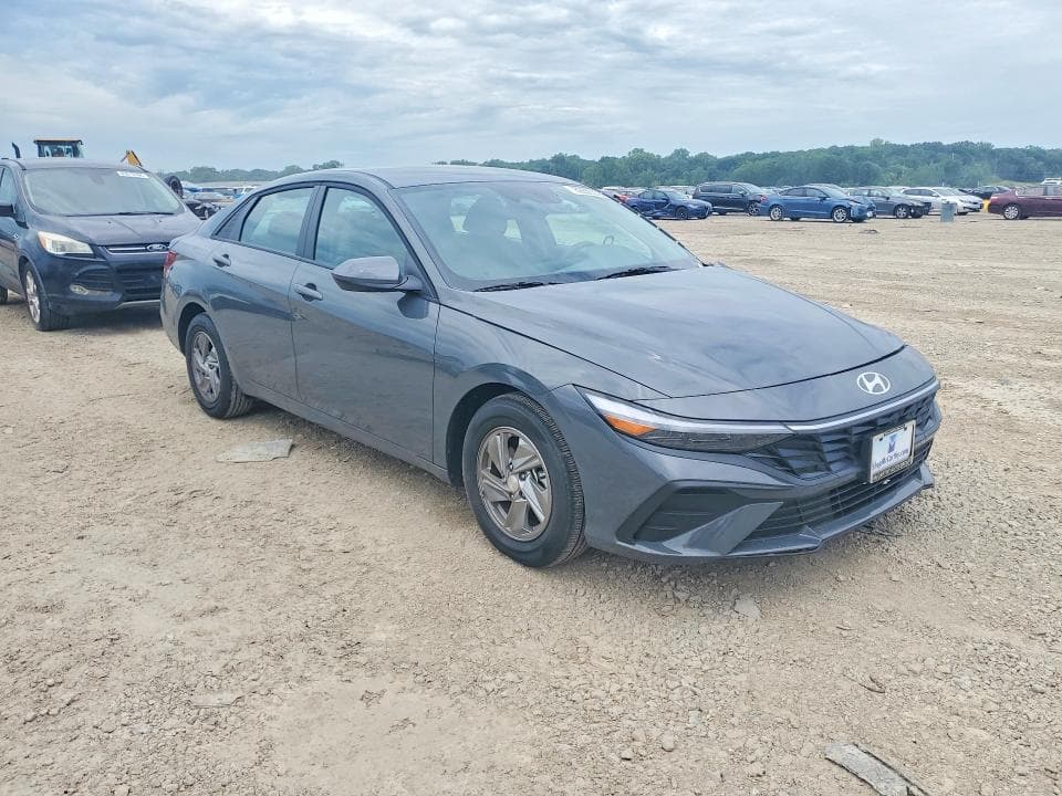 2026 HYUNDAI ELANTRA SE 4