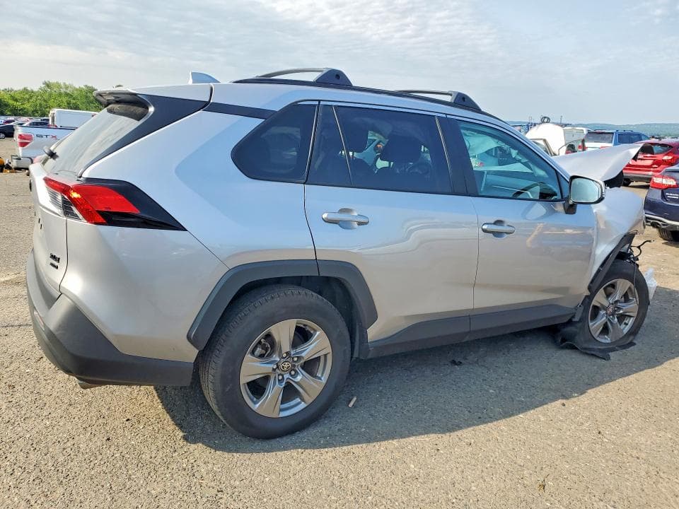 2025 TOYOTA RAV4 XLE 3