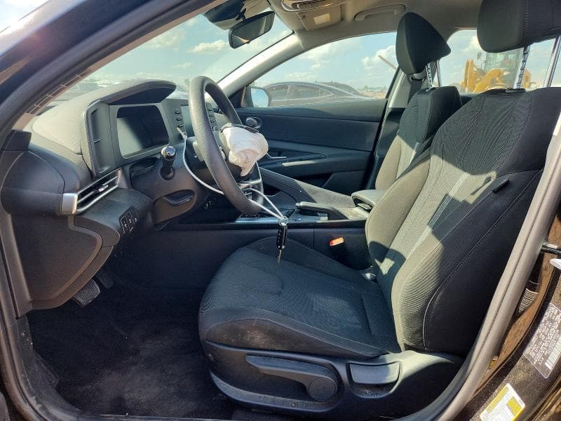 2025 HYUNDAI ELANTRA SE 7