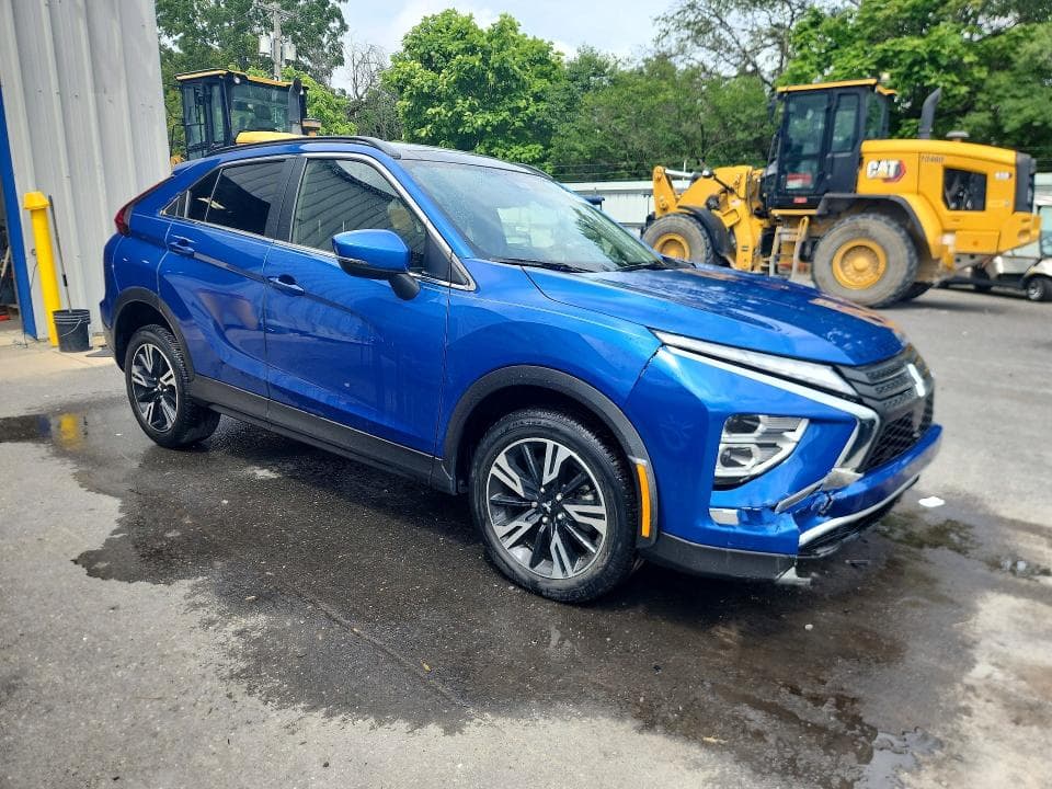 2023 MITSUBISHI ECLIPSE CROSS SE 4