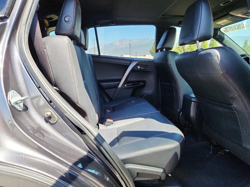 2018 TOYOTA RAV4 SE 11