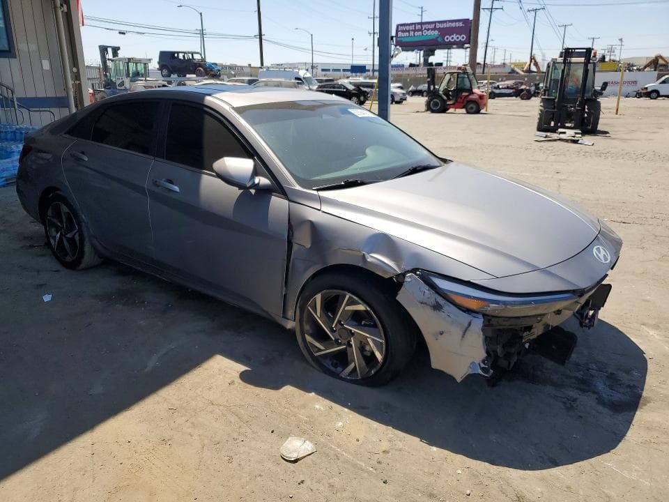 2025 HYUNDAI ELANTRA SEL 4