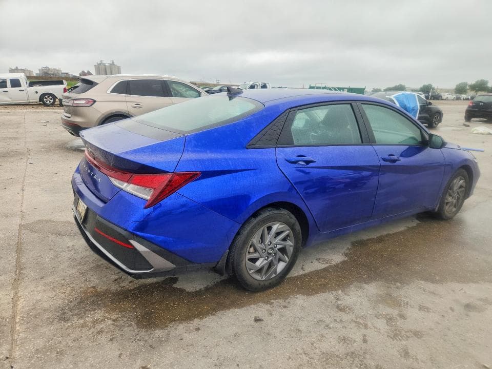2024 HYUNDAI ELANTRA SEL 3