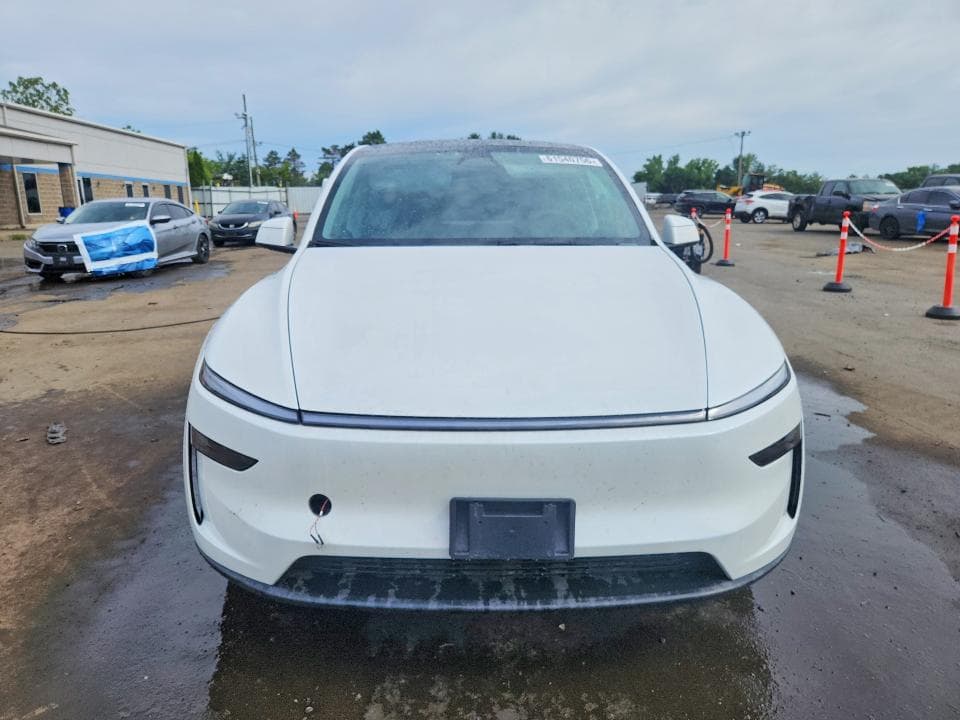 2026 TESLA MODEL Y 5