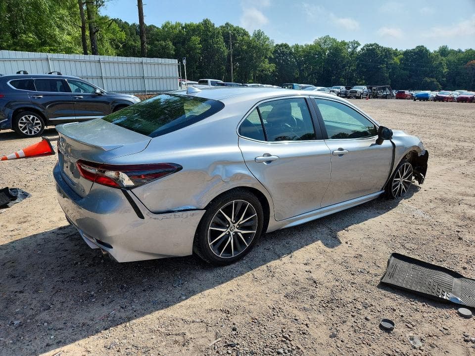 2021 TOYOTA CAMRY SE 3