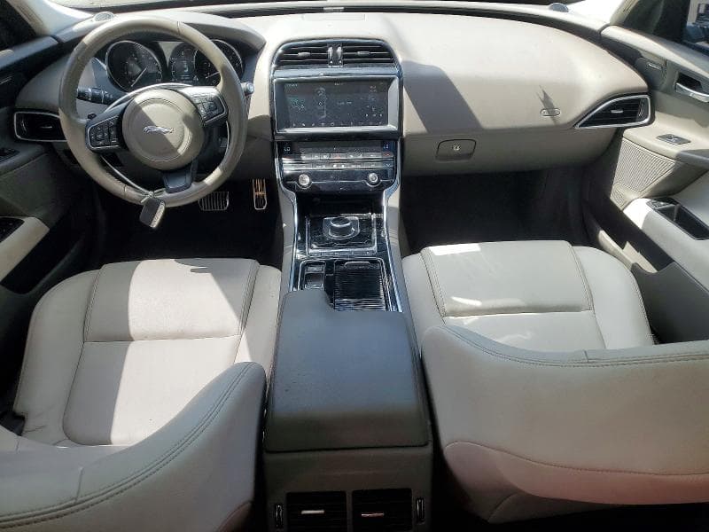 2019 JAGUAR XE PREMIUM 8