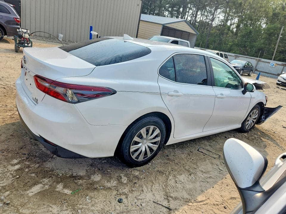 2022 TOYOTA CAMRY LE 3
