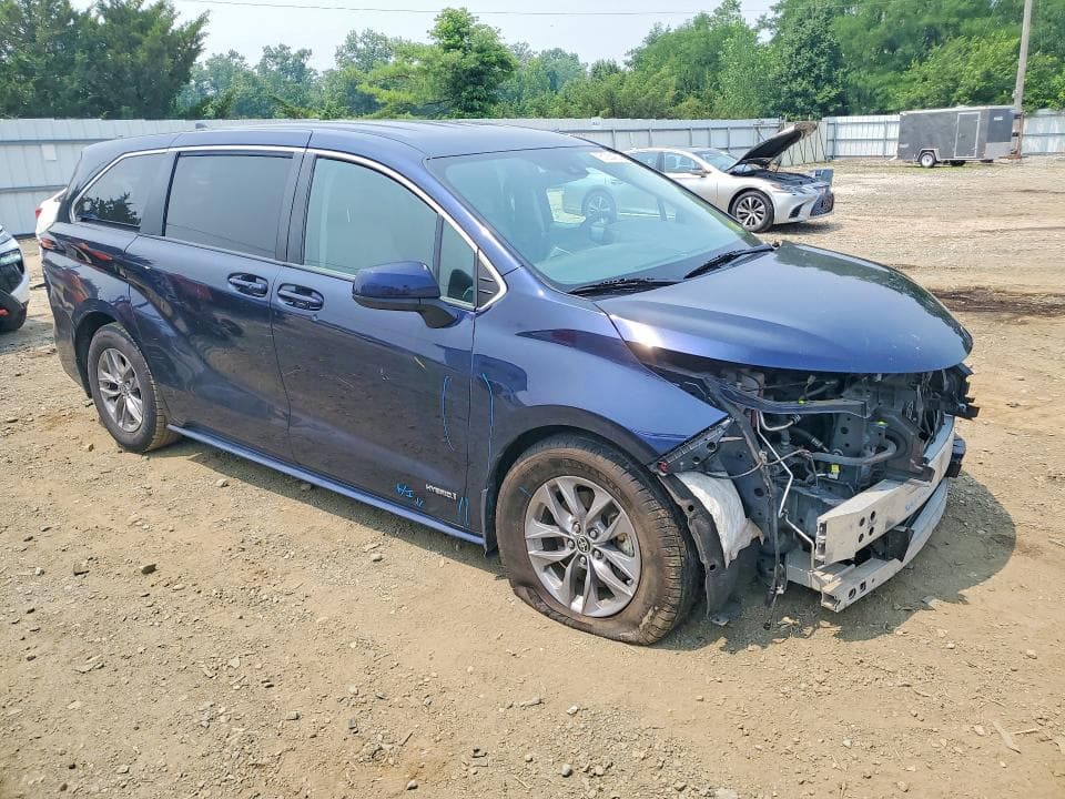 2021 TOYOTA SIENNA LE 4