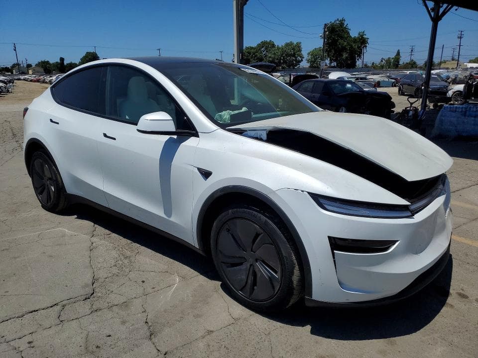 2026 TESLA MODEL Y 4