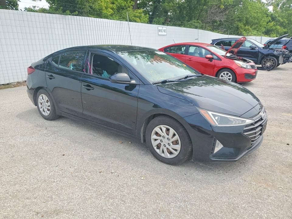 2019 HYUNDAI ELANTRA SE 4