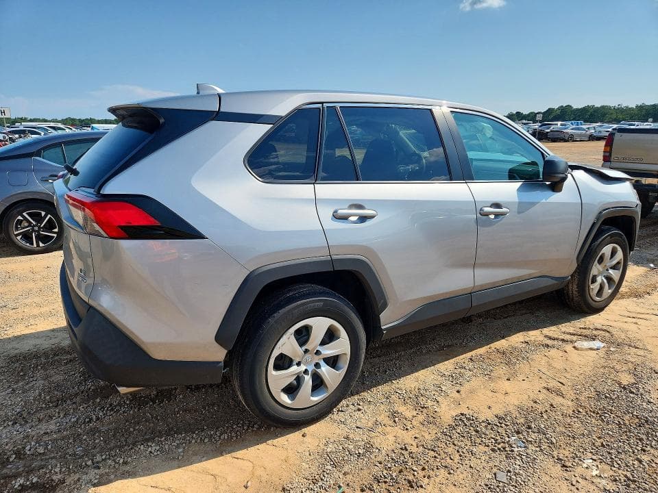 2022 TOYOTA RAV4 LE 3
