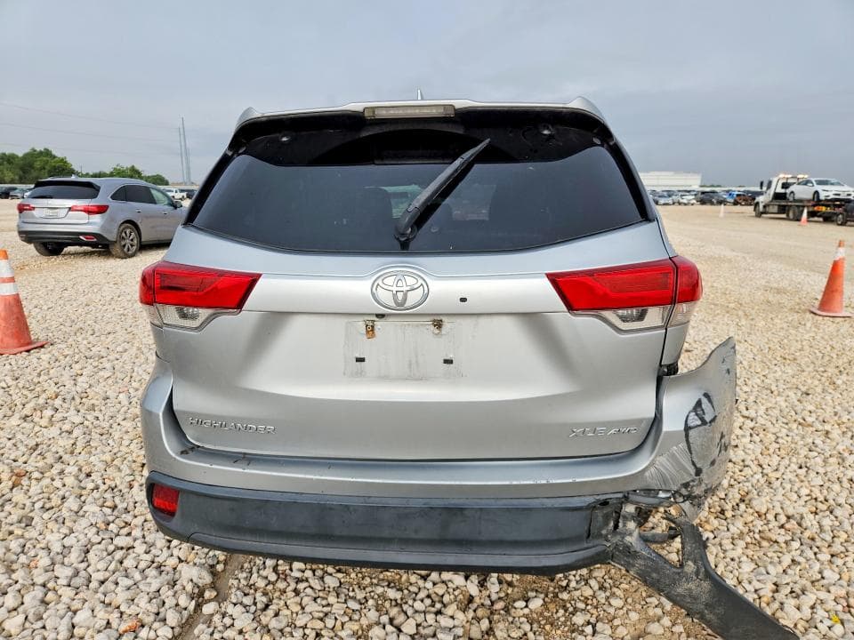 2017 TOYOTA HIGHLANDER XLE 6