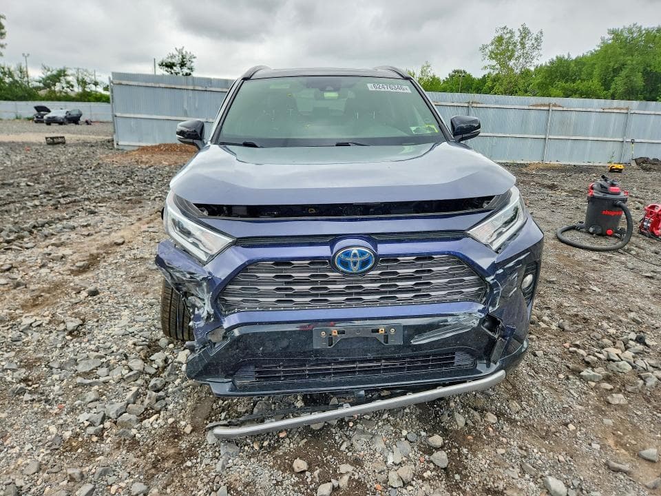 2020 TOYOTA RAV4 XSE 5
