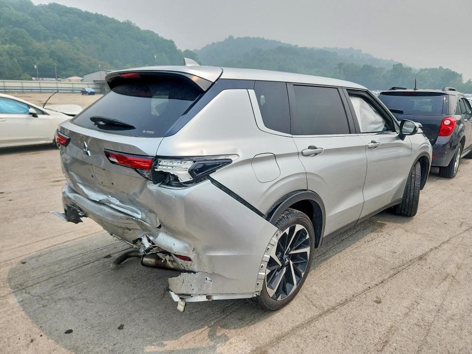 2022 MITSUBISHI OUTLANDER ES 3