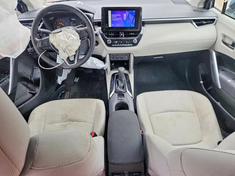 2024 TOYOTA COROLLA CROSS LE 8