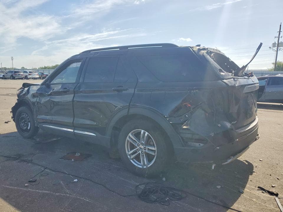 2022 FORD EXPLORER XLT 2