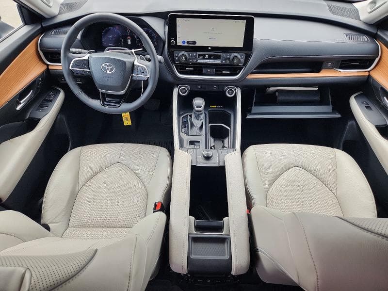 2024 TOYOTA GRAND HIGHLANDER PLATINUM 8