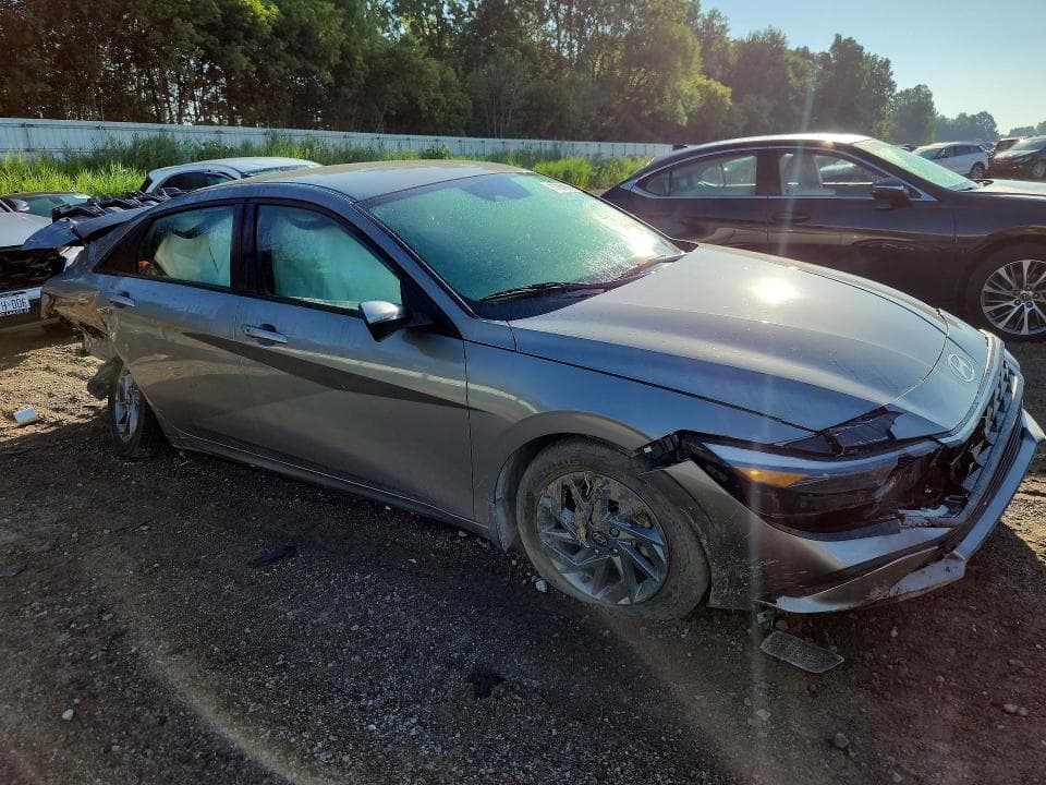 2024 HYUNDAI ELANTRA 4