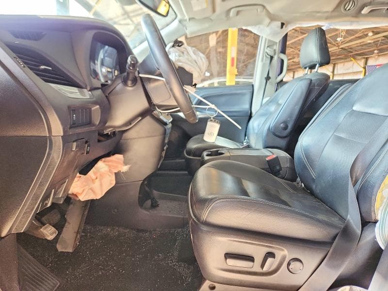 2018 TOYOTA SIENNA SE PREMIUM 8-PASSENGER 7