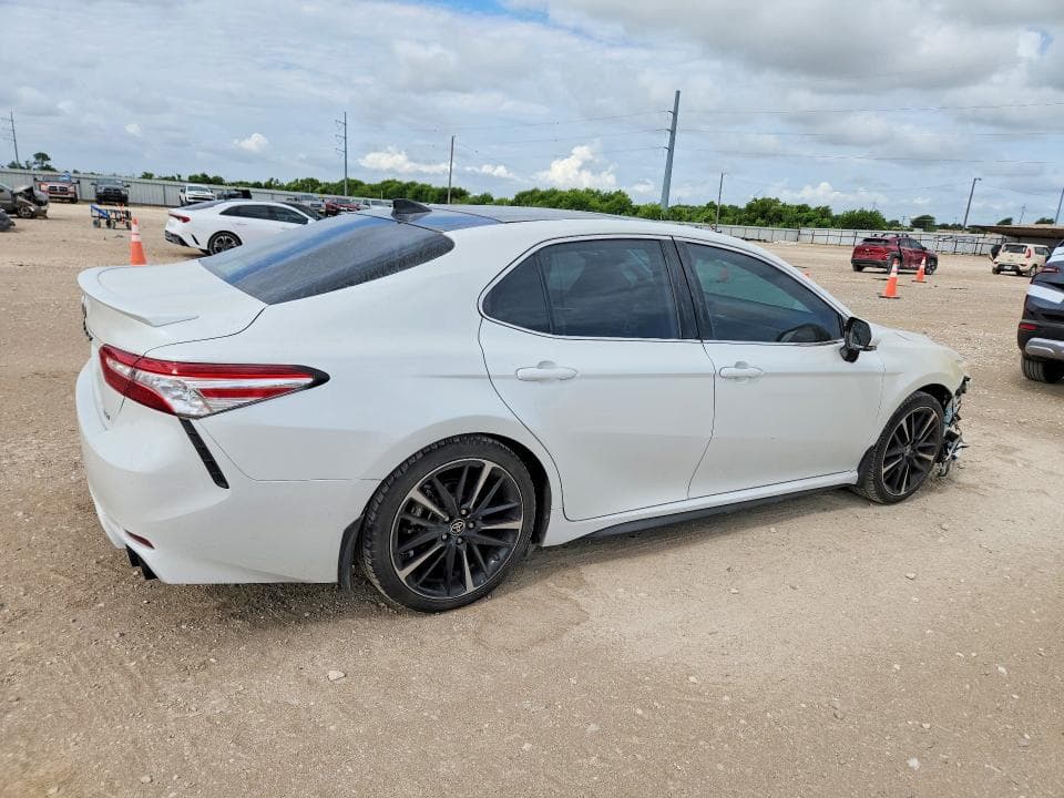 2020 TOYOTA CAMRY XSE 3