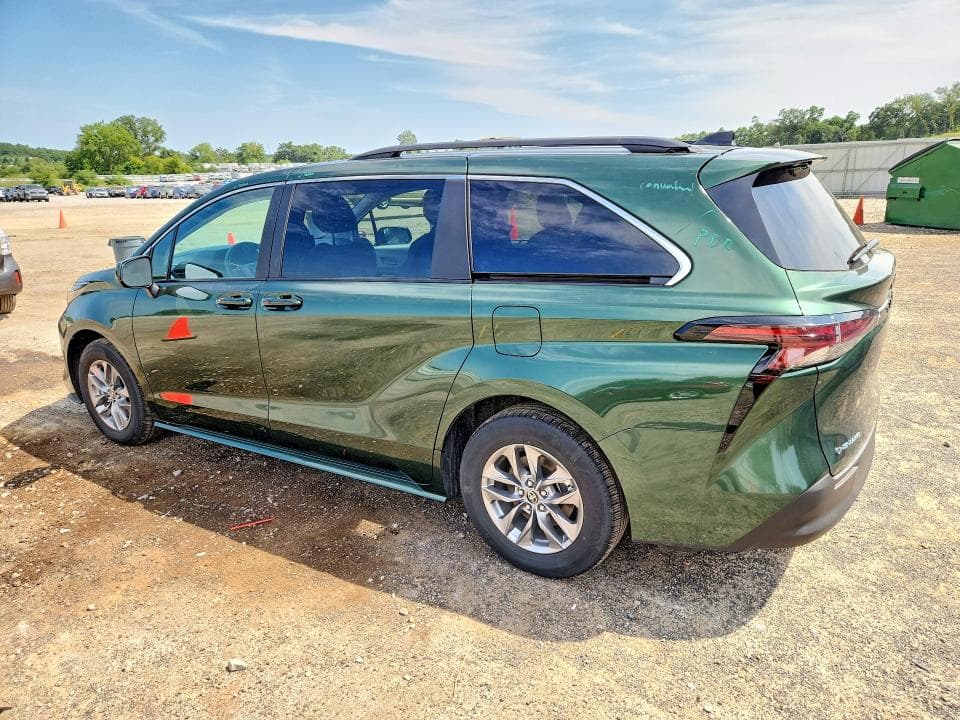 2025 TOYOTA SIENNA LE 2