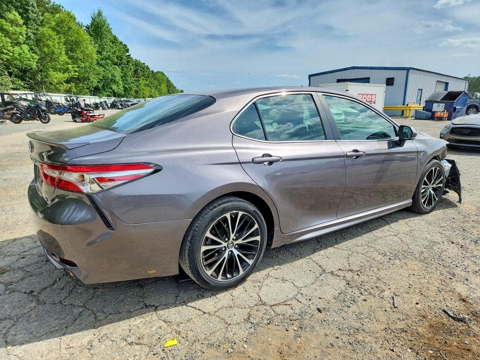 2018 TOYOTA CAMRY SE 3