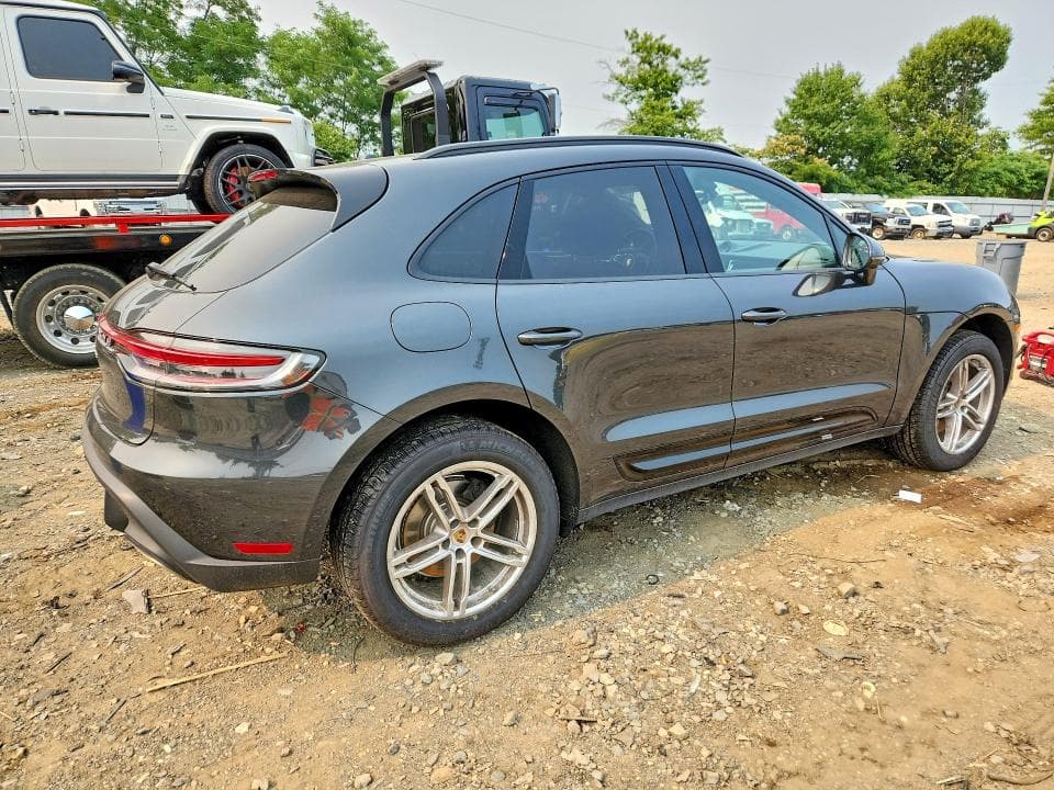 2026 PORSCHE MACAN BASE 3