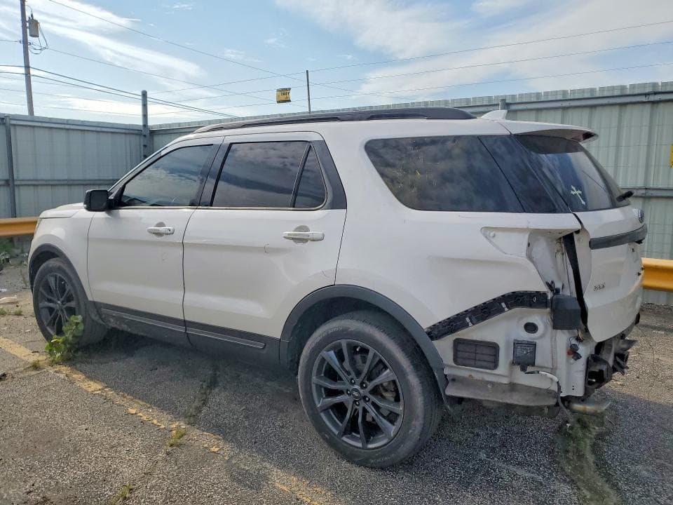 2017 FORD EXPLORER XLT 2