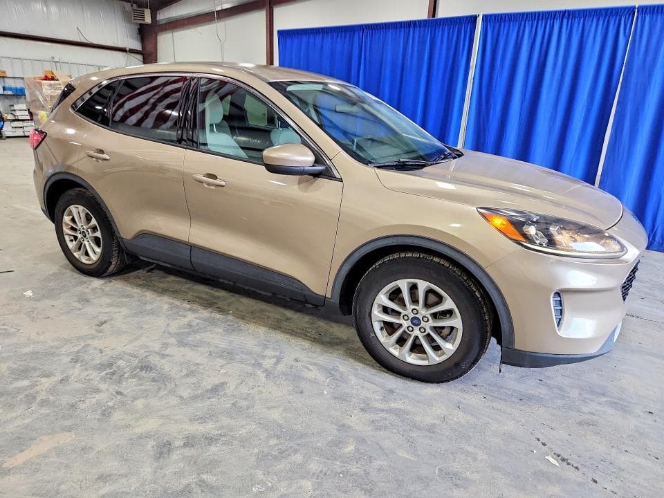 2020 FORD ESCAPE SE 4