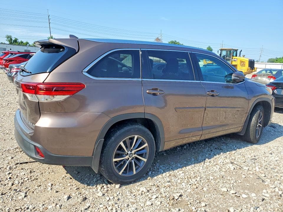 2018 TOYOTA HIGHLANDER XLE 3