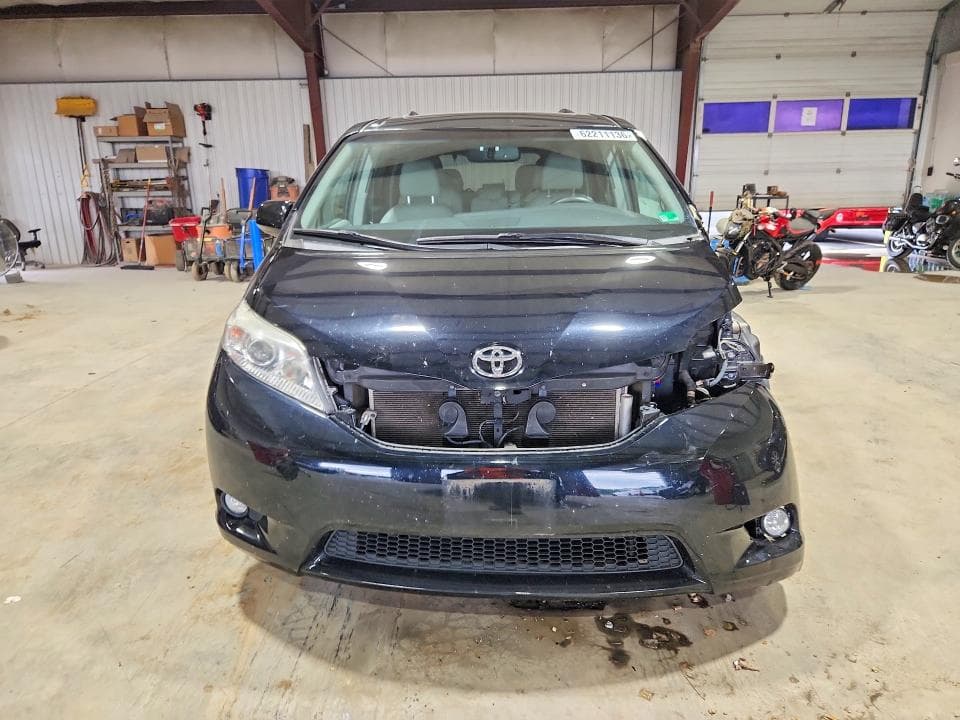 2017 TOYOTA SIENNA XLE 8-PASSENGER 5
