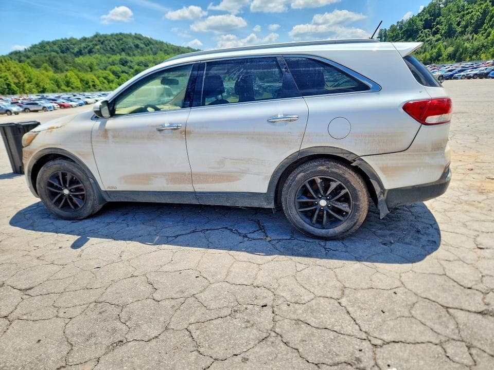 2017 KIA SORENTO LX 2